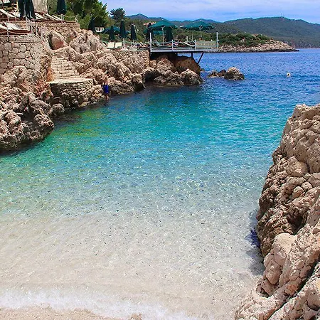 Отель Hilaris *